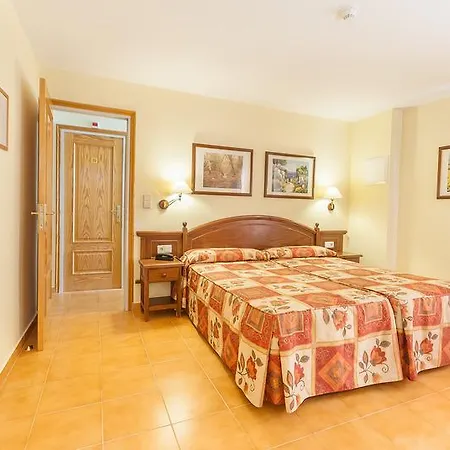 Montecarlo Hotel 2*
